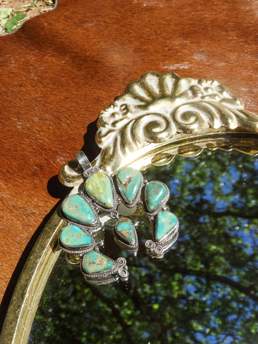 The Naja Pendant
